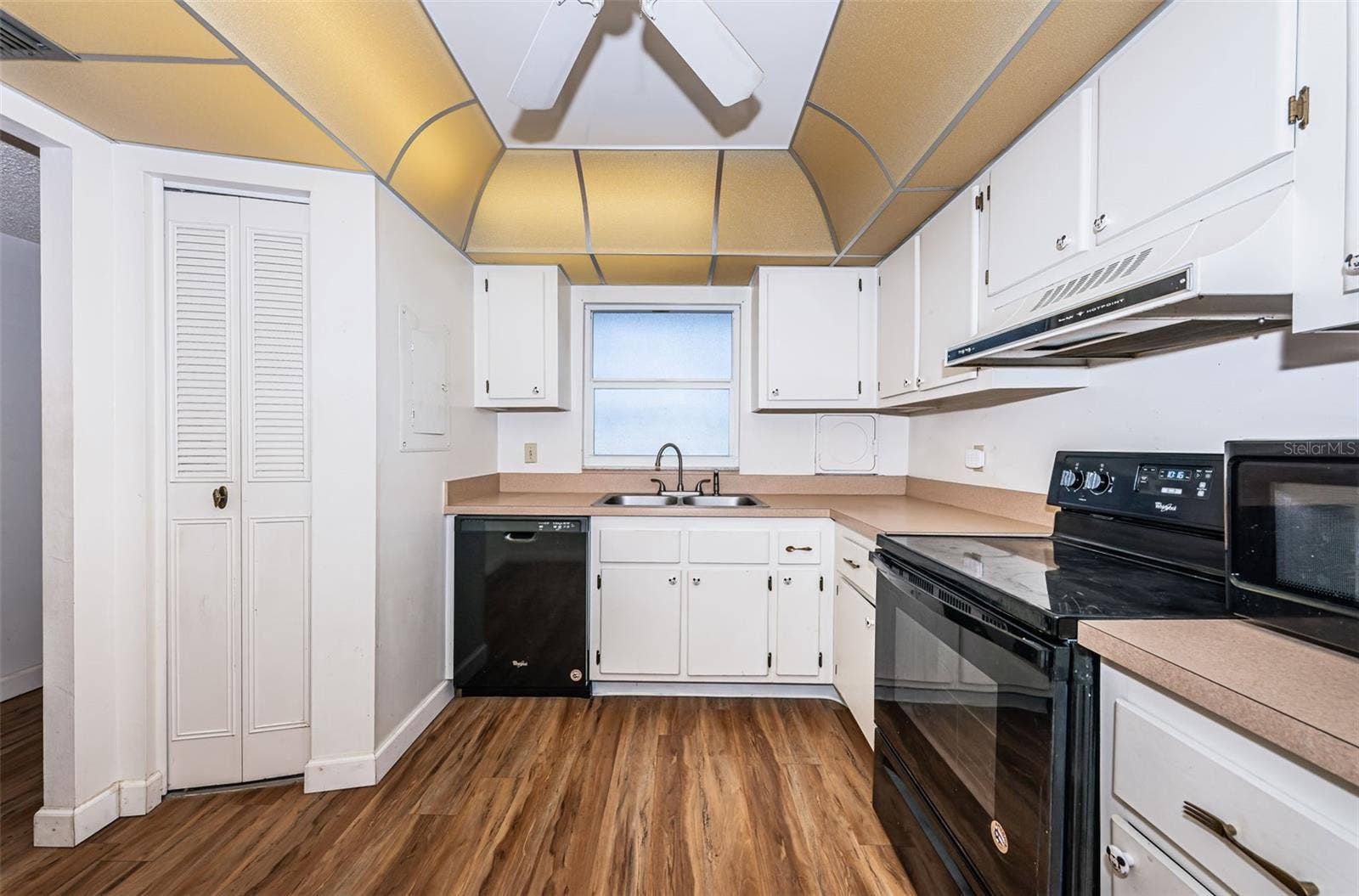 700 BEACH DRIVE NE, #308, St Petersburg, FL 33701 700 BEACH DRIVE NE, #308, St Petersburg, FL 33701