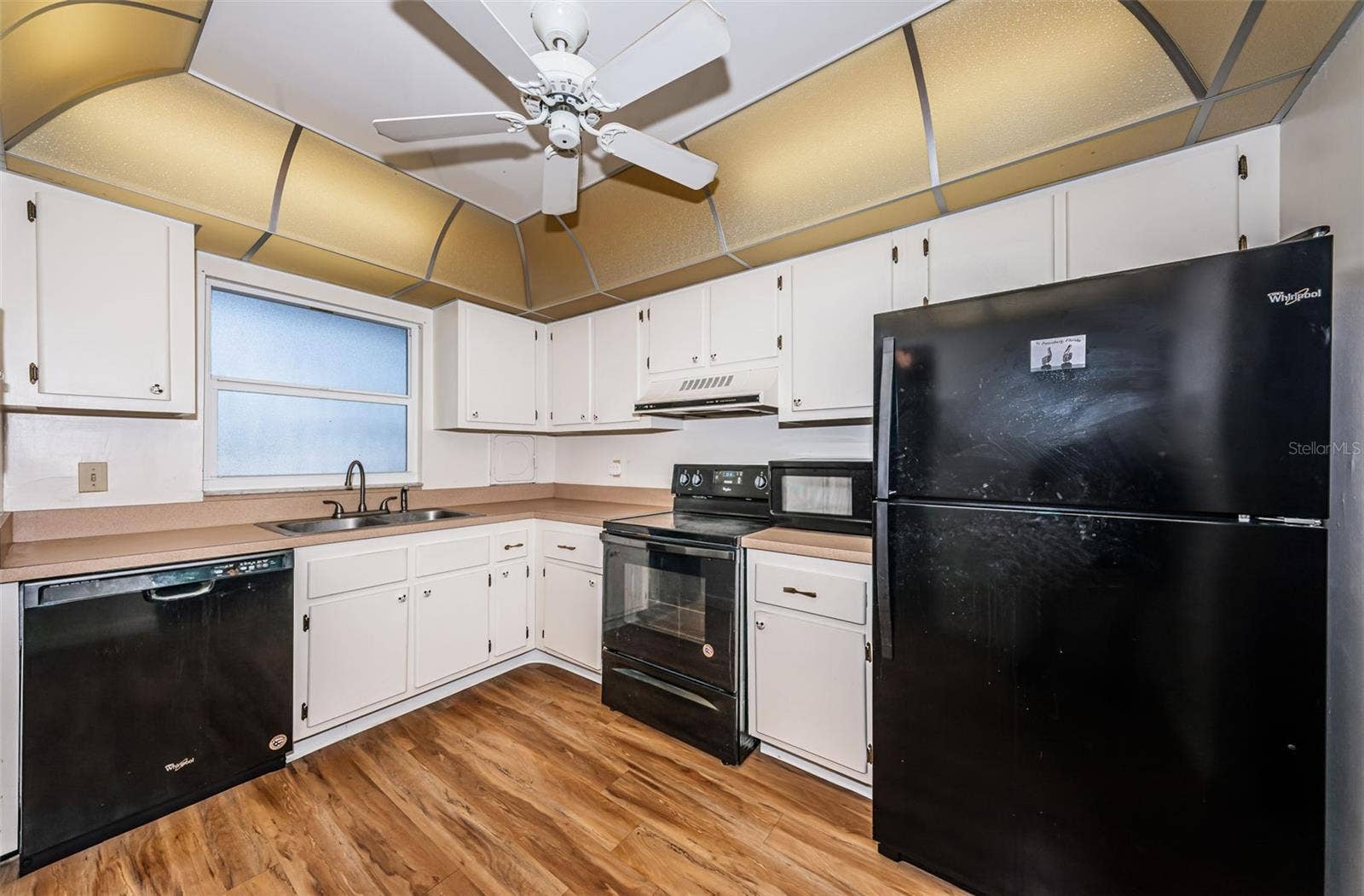 700 BEACH DRIVE NE, #308, St Petersburg, FL 33701 Large Kitchen
