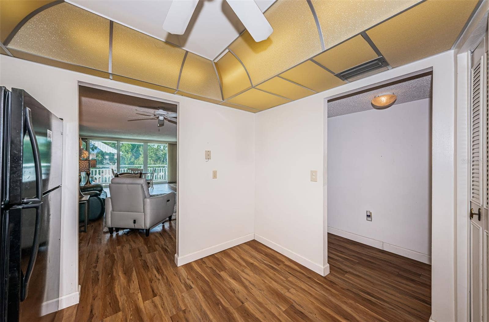 700 BEACH DRIVE NE, #308, St Petersburg, FL 33701 An Eat-in Kitchen table could easily be here!