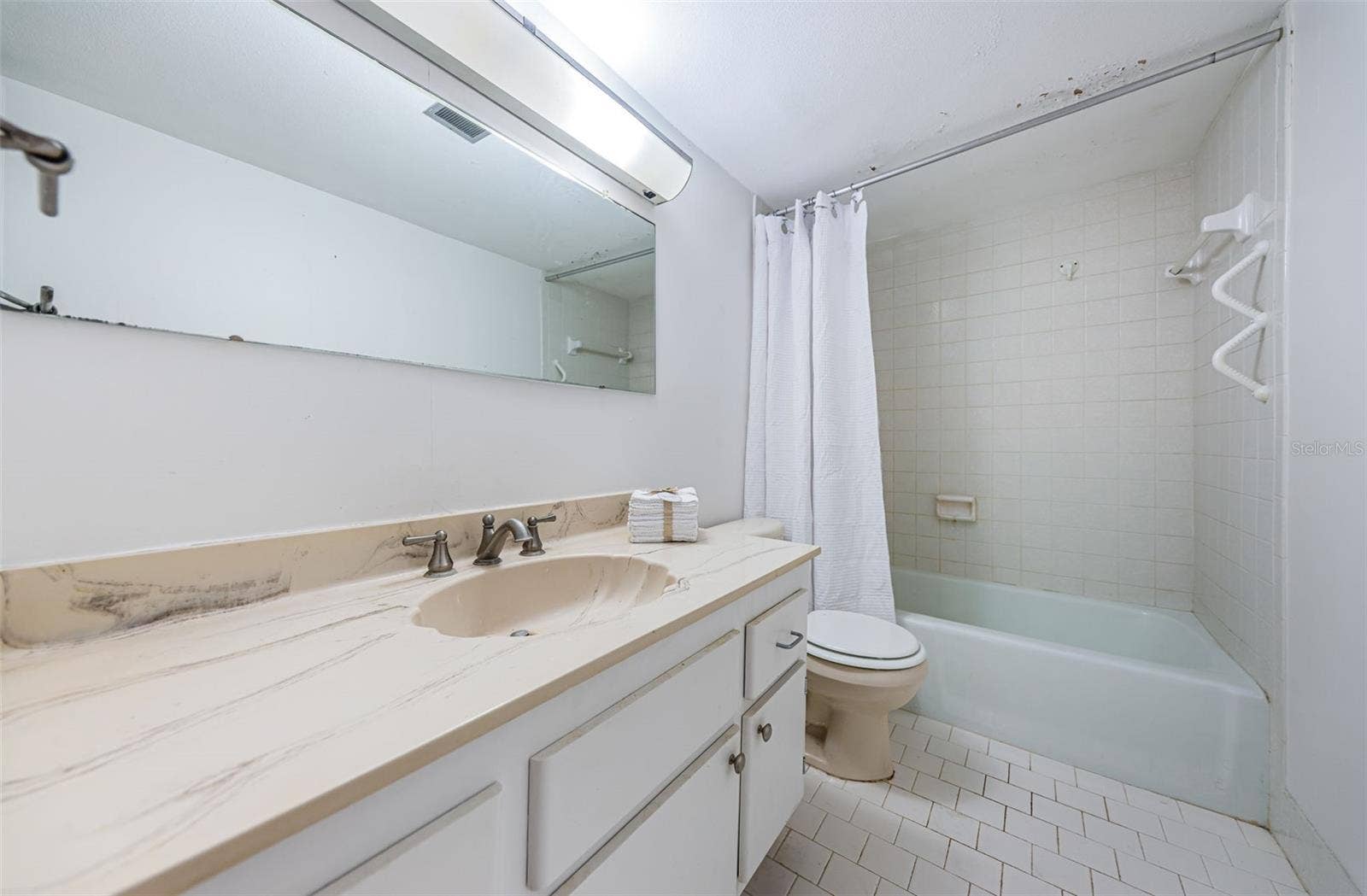 700 BEACH DRIVE NE, #308, St Petersburg, FL 33701 Second Full Bathroom