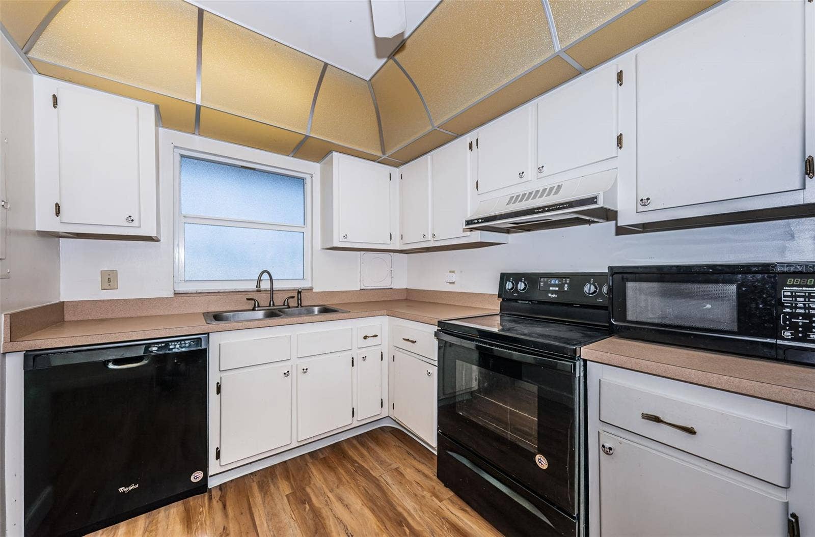 700 BEACH DRIVE NE, #308, St Petersburg, FL 33701 700 BEACH DRIVE NE, #308, St Petersburg, FL 33701