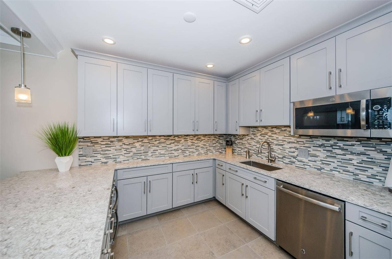 700 BEACH DRIVE NE, #308, St Petersburg, FL 33701 Newly renovated top floor and full Kitchen