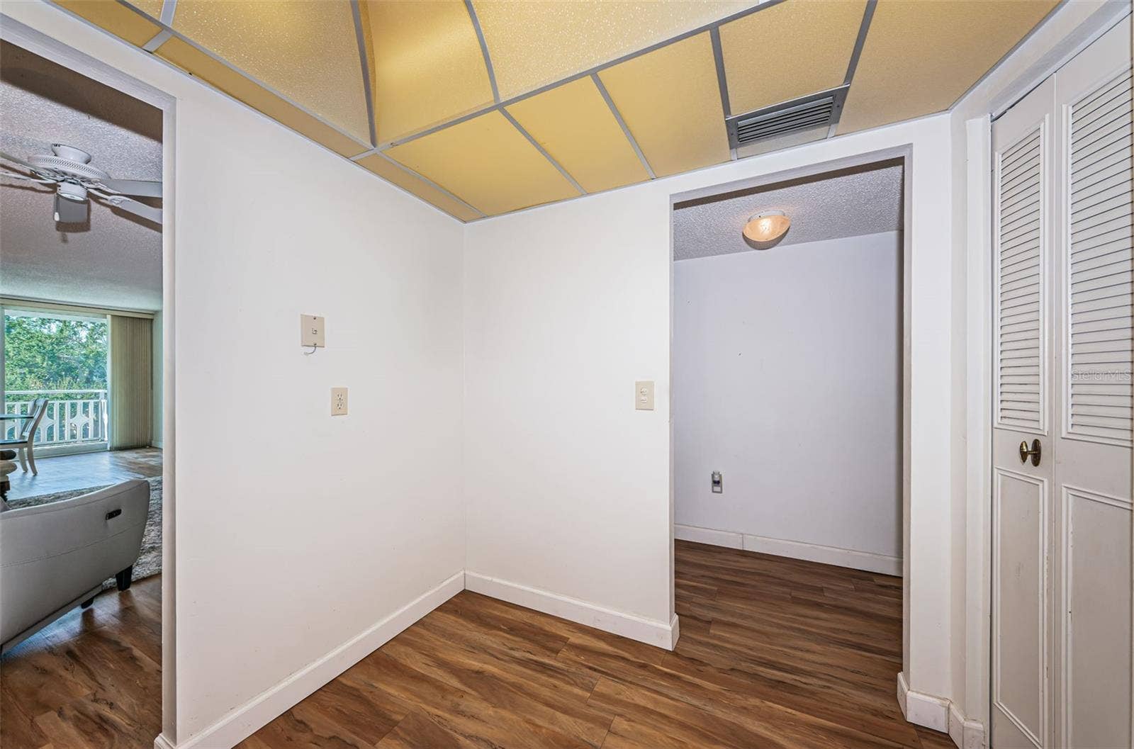 700 BEACH DRIVE NE, #308, St Petersburg, FL 33701 Space for an Eat-in Kitchen