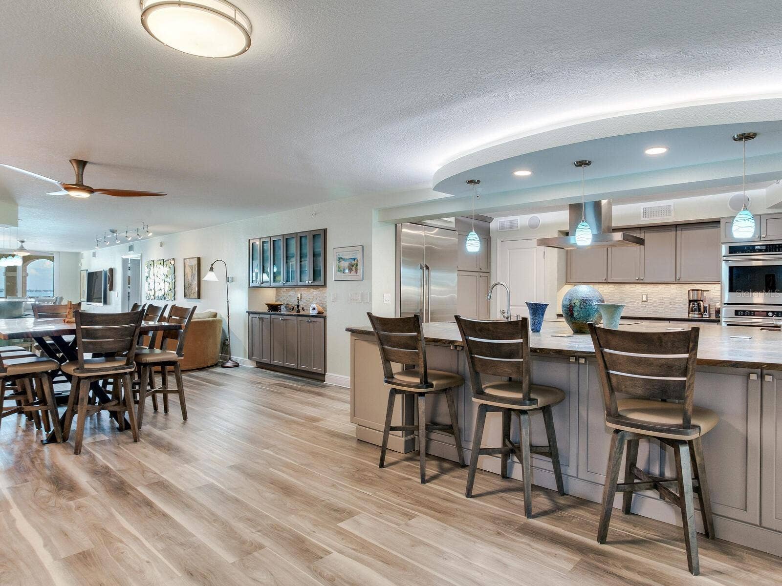 5353 GULF BOULEVARD, #B202, St Pete Beach, FL 33706 Kitchen/Dining Rm