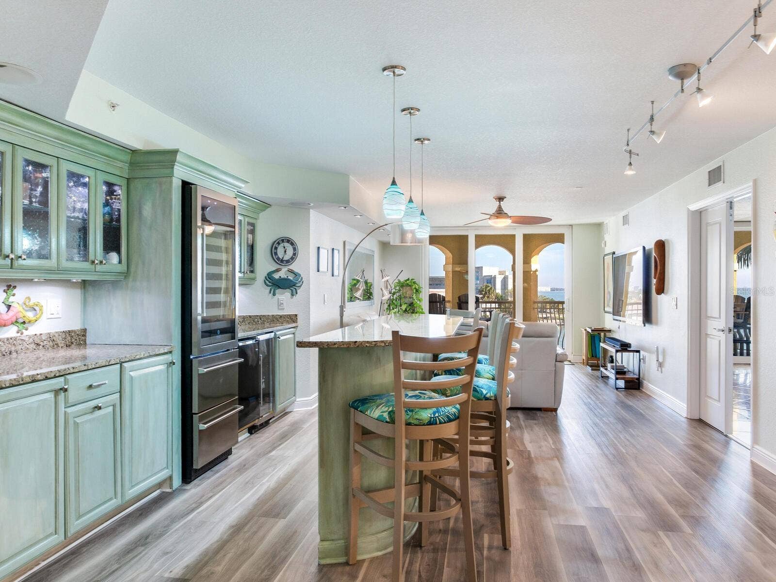 5353 GULF BOULEVARD, #B202, St Pete Beach, FL 33706 Built-in Bar Area