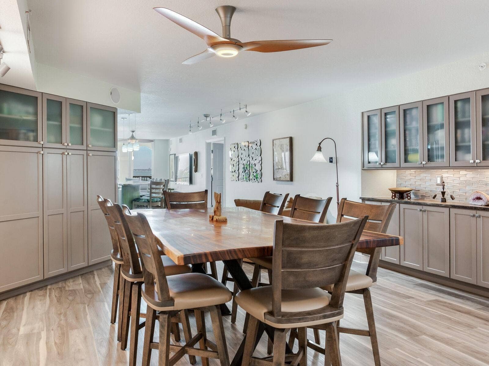 5353 GULF BOULEVARD, #B202, St Pete Beach, FL 33706 Dining Rm with Built-ins