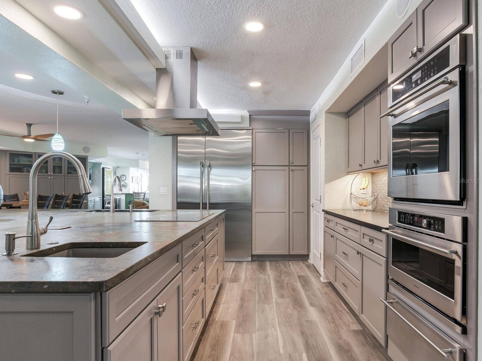 5353 GULF BOULEVARD, #B202, St Pete Beach, FL 33706 Executive Chef Kitchen