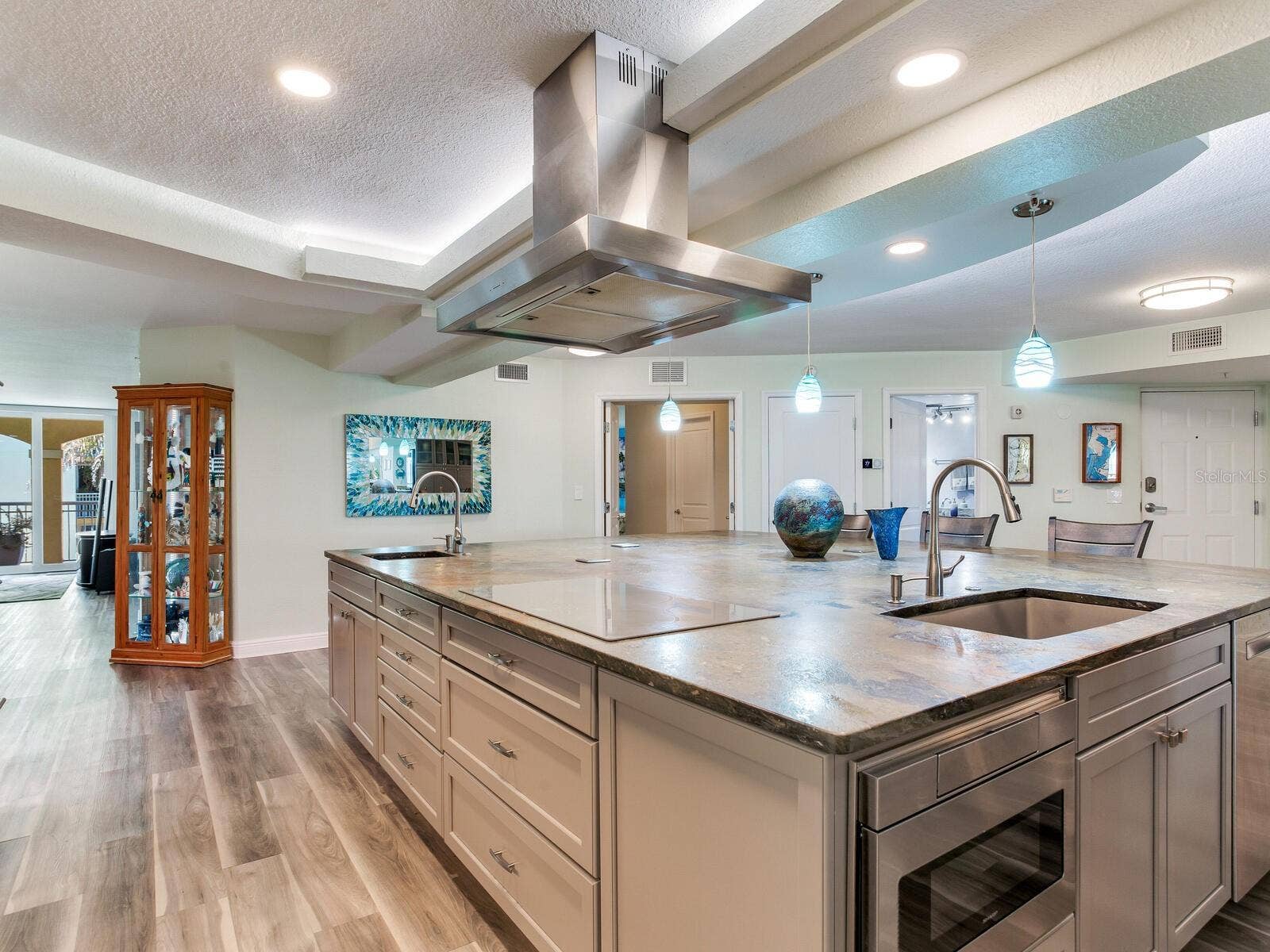 5353 GULF BOULEVARD, #B202, St Pete Beach, FL 33706 Executive Chef Kitchen