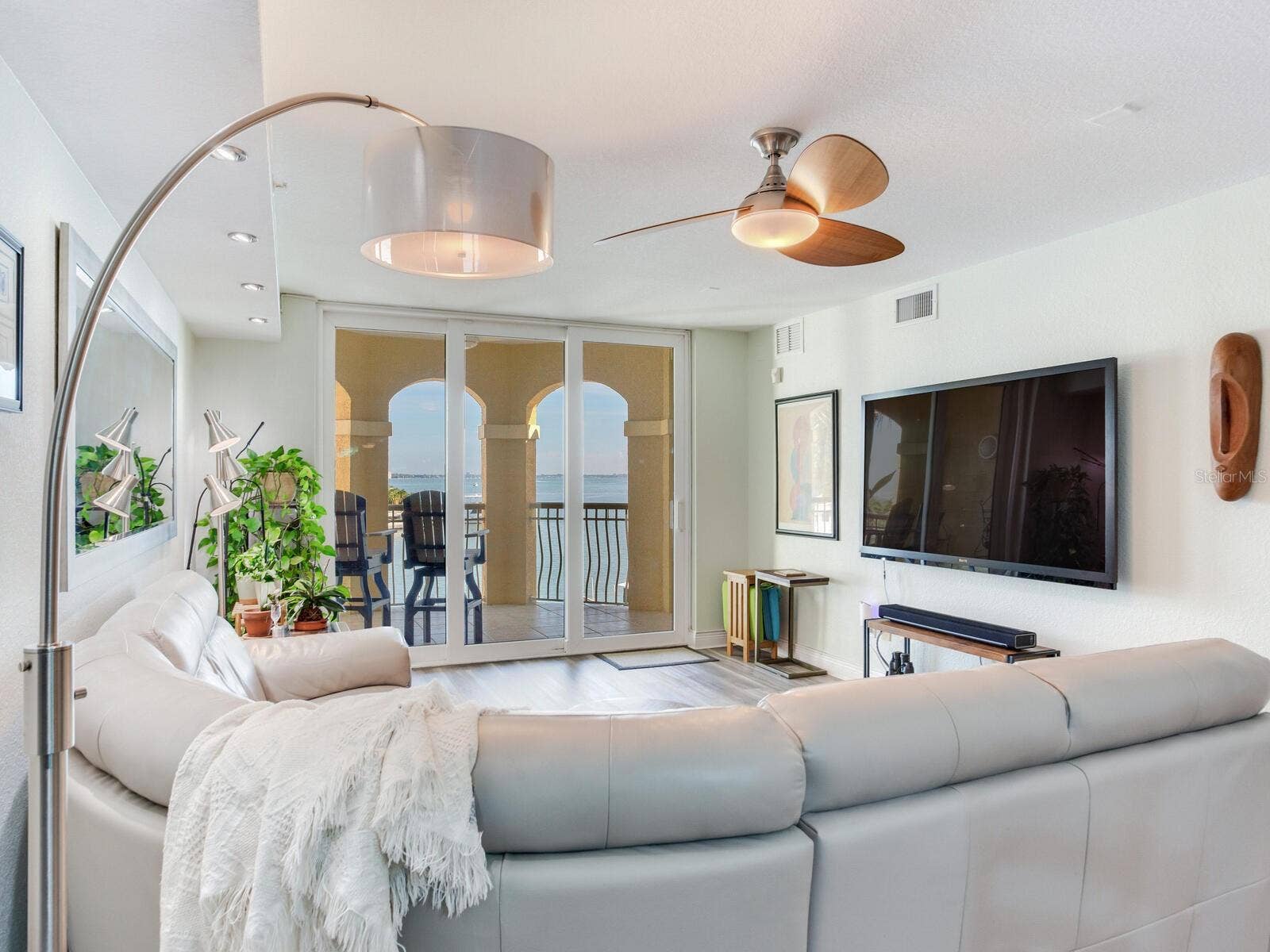 5353 GULF BOULEVARD, #B202, St Pete Beach, FL 33706 Waterfront Living Room
