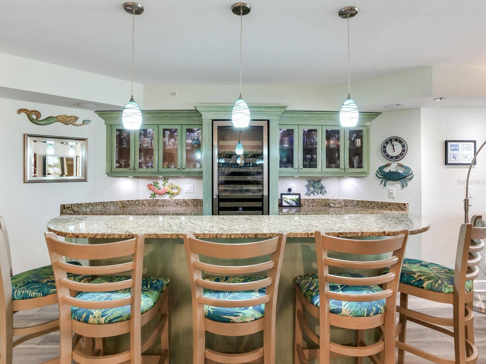 5353 GULF BOULEVARD, #B202, St Pete Beach, FL 33706 Built-in Bar Area