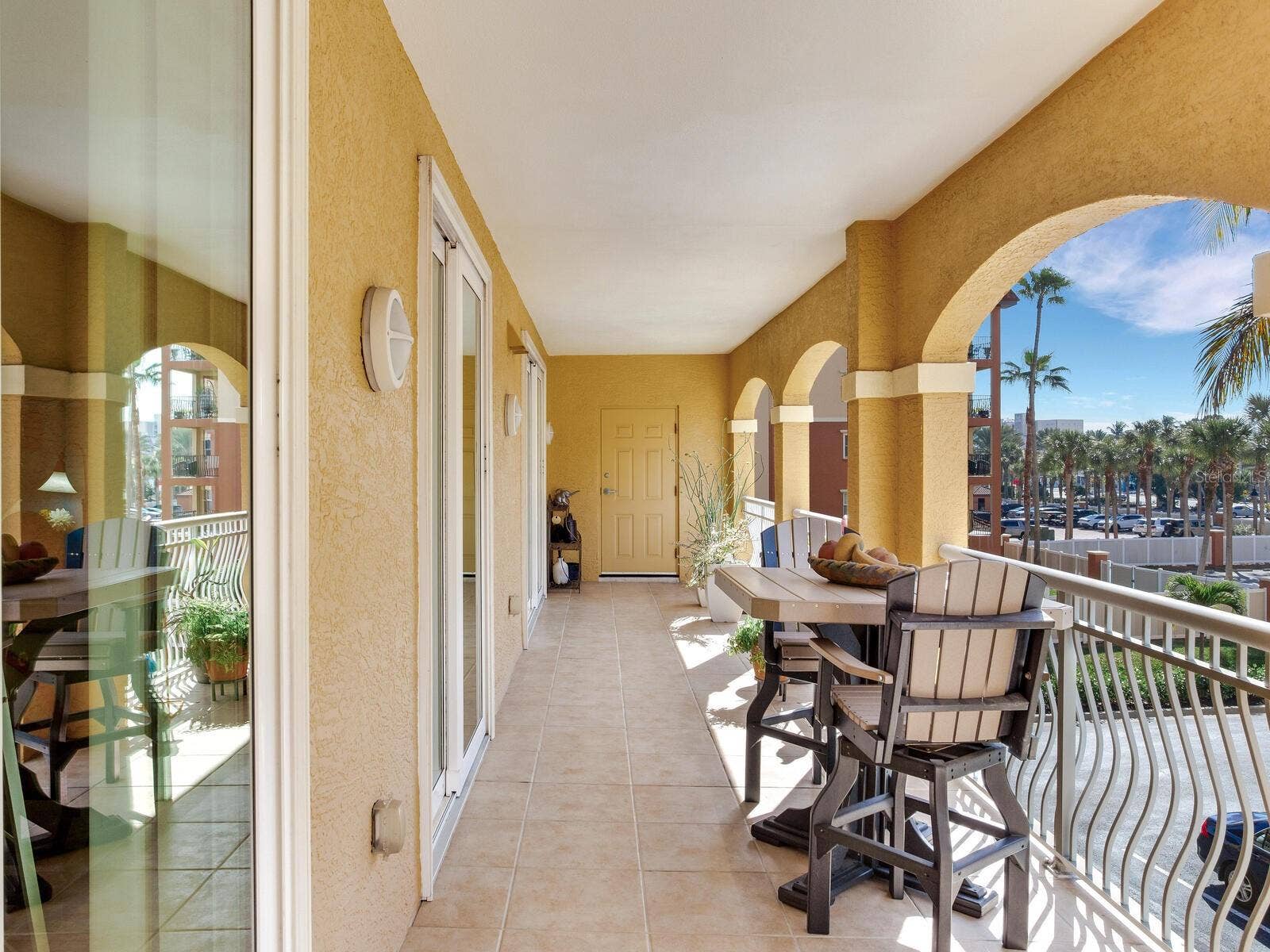 5353 GULF BOULEVARD, #B202, St Pete Beach, FL 33706 Large doublebalcony poolside
