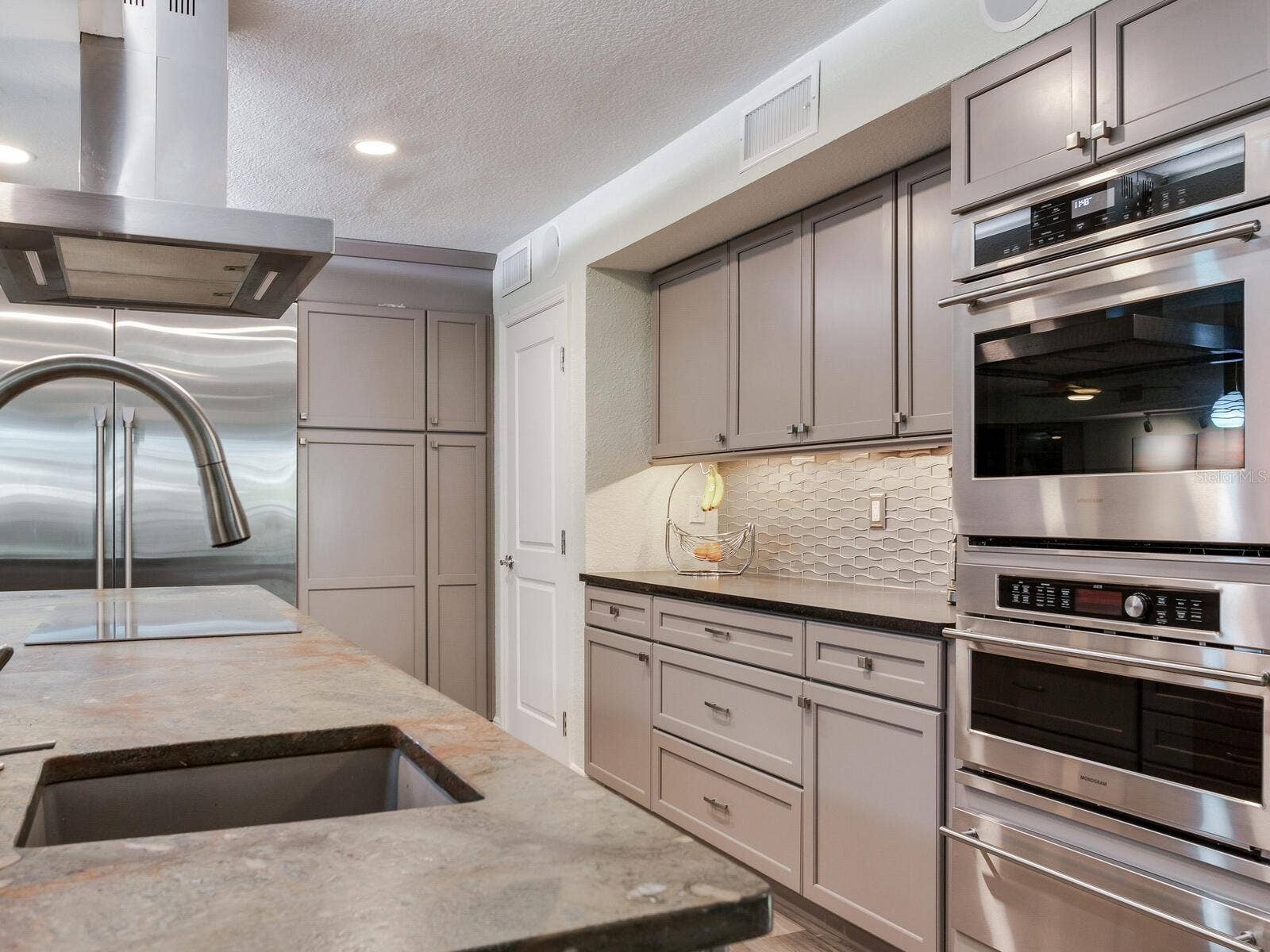 5353 GULF BOULEVARD, #B202, St Pete Beach, FL 33706 Executive Chef Kitchen