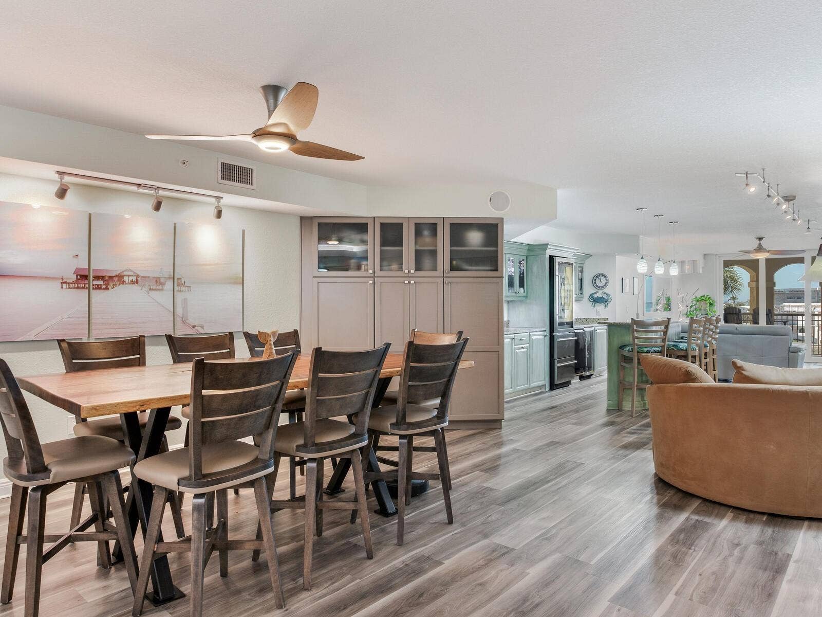 5353 GULF BOULEVARD, #B202, St Pete Beach, FL 33706 Dining Rm with Built-ins