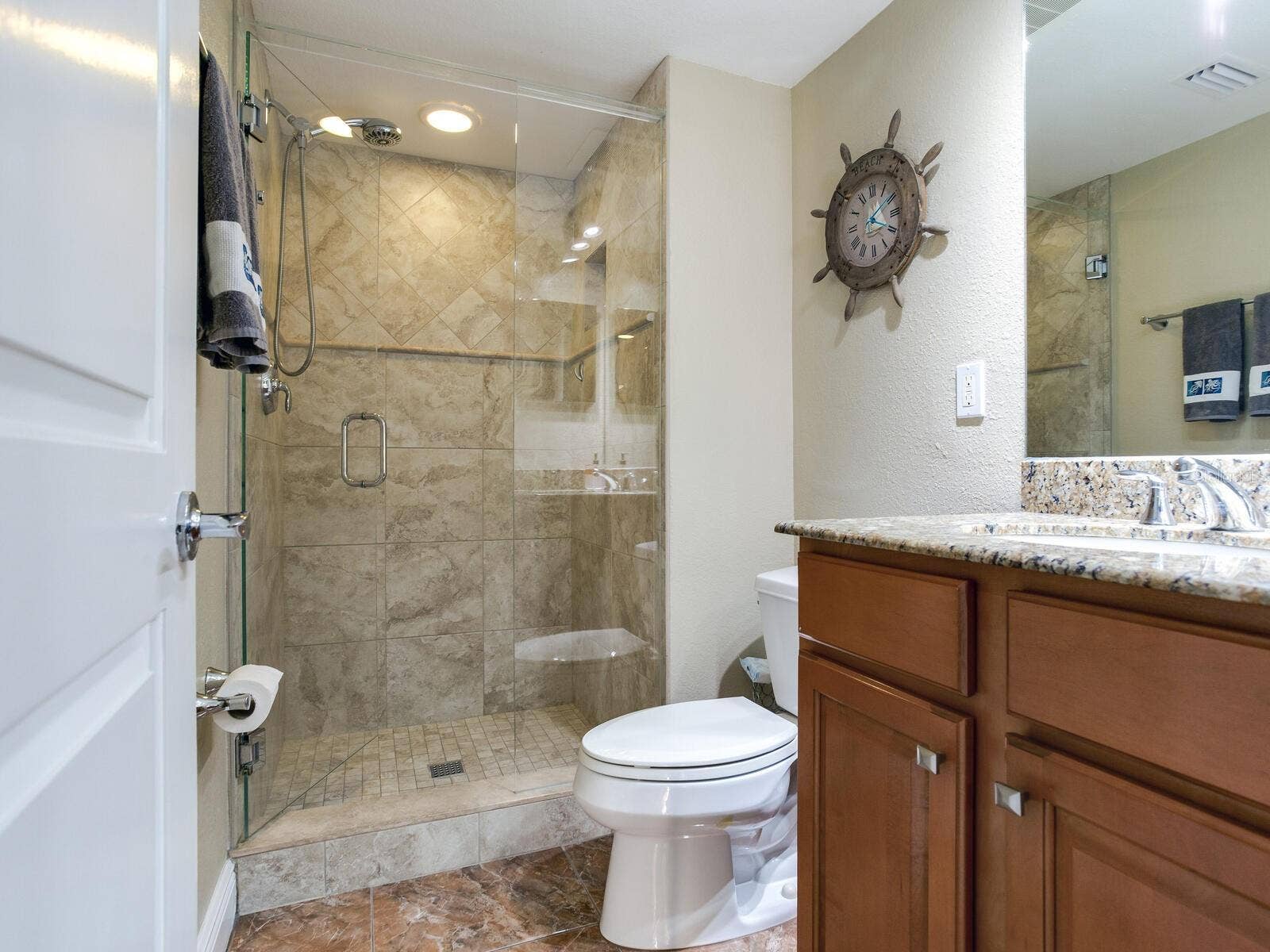 5353 GULF BOULEVARD, #B202, St Pete Beach, FL 33706 Full bath