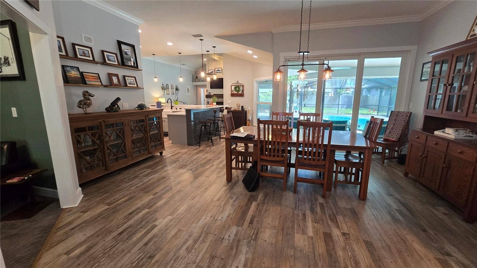 9991 WINDTREE BOULEVARD, Seminole, FL 33772 Large open floor plan with a formal dining room area or could be converted to a huge living room with the family room being in the rear of the home.