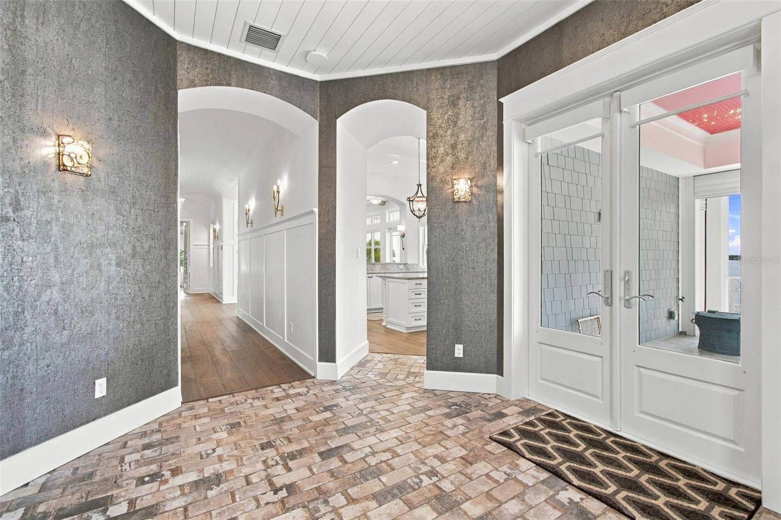 14 MARINA TERRACE, Treasure Island, FL 33706
