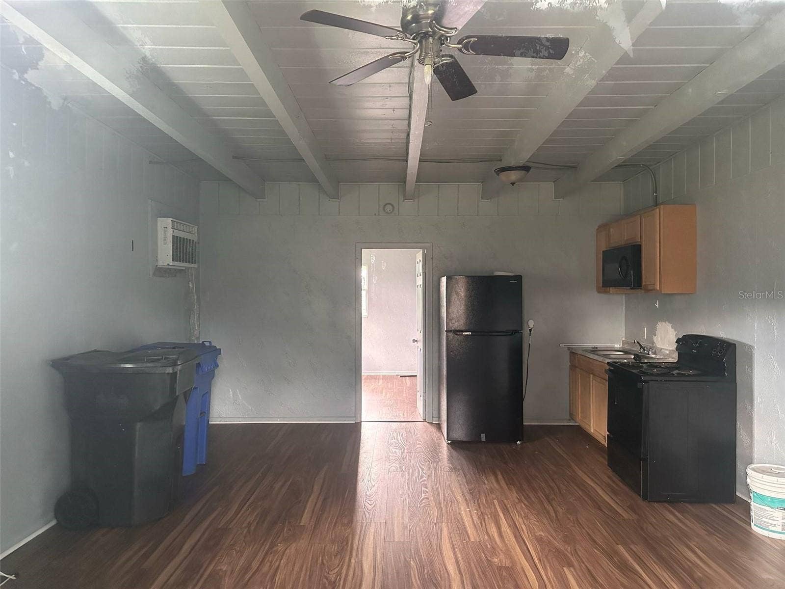 915 E 122ND AVENUE, Tampa, FL 33612 915 E 122ND AVENUE, Tampa, FL 33612