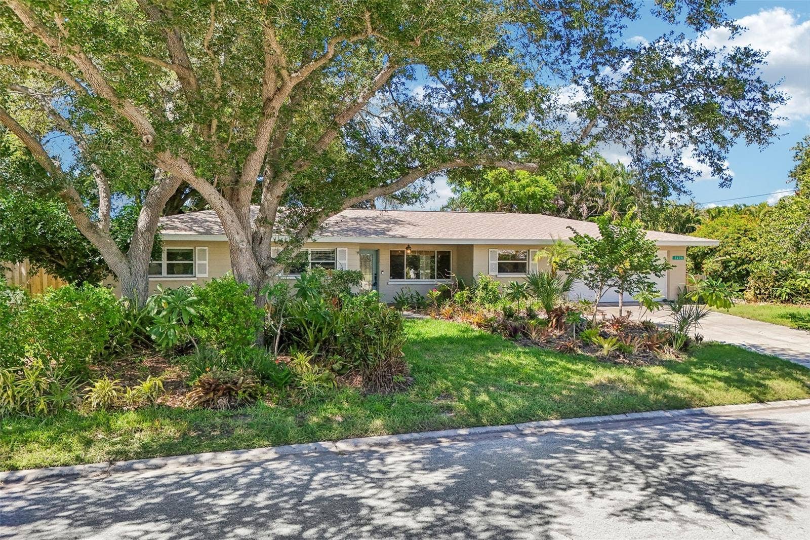 2400 S BRINK AVENUE, Sarasota, FL 34239