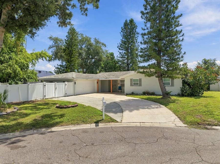 Property photo for 10744 DRUMMOND ROAD, Tampa, FL