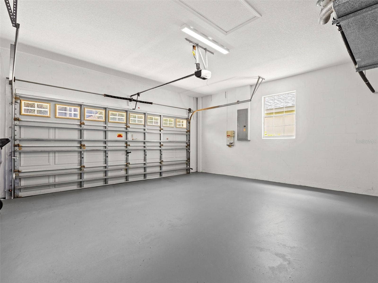 17912 HAVENVIEW LANE, Lutz, FL 33558 Garage with automatic opener