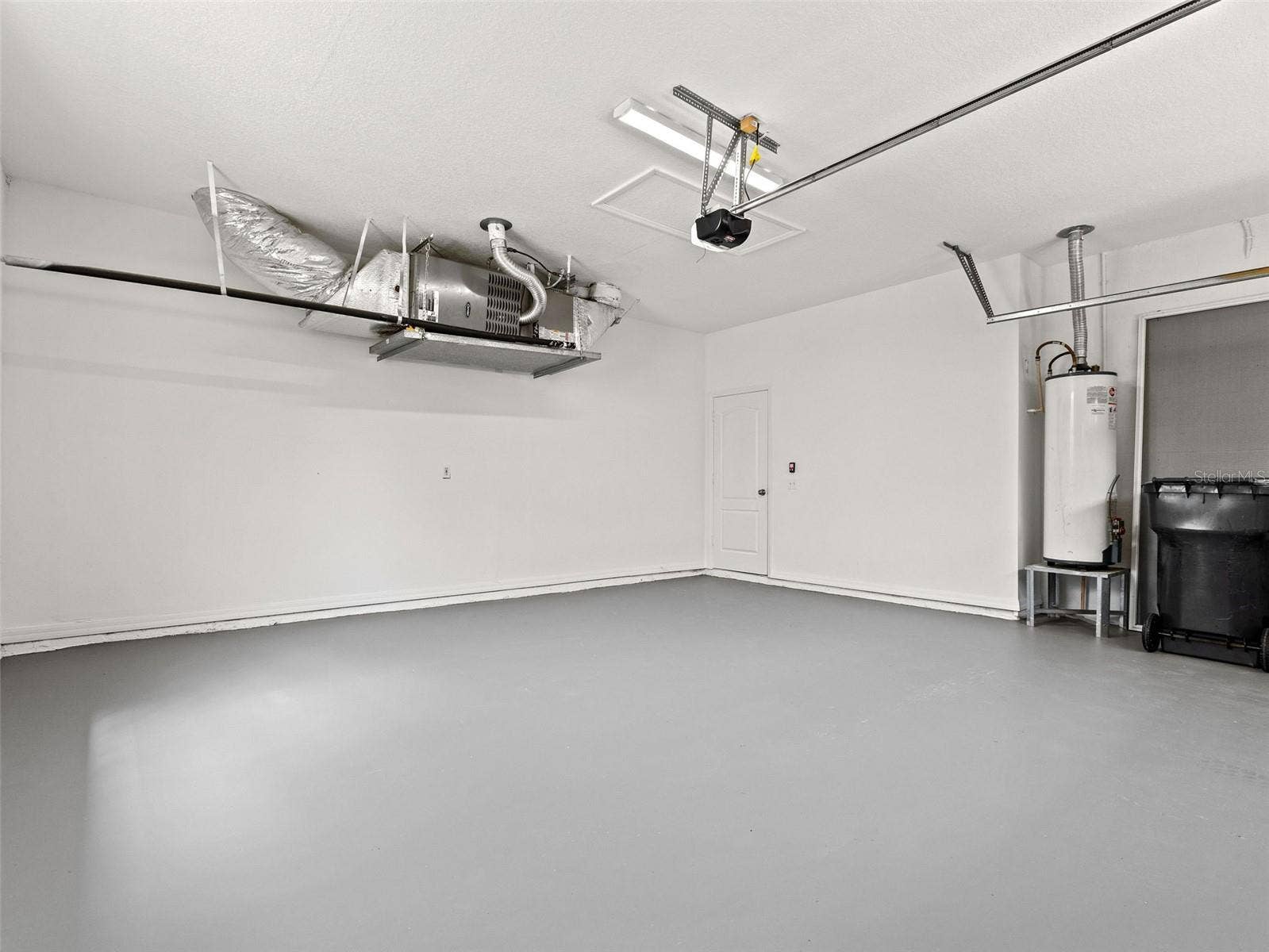 17912 HAVENVIEW LANE, Lutz, FL 33558 Garage freshly painted