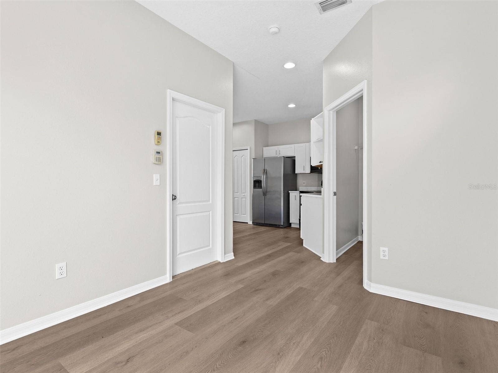 17912 HAVENVIEW LANE, Lutz, FL 33558 Entry to kitchen from dinette area