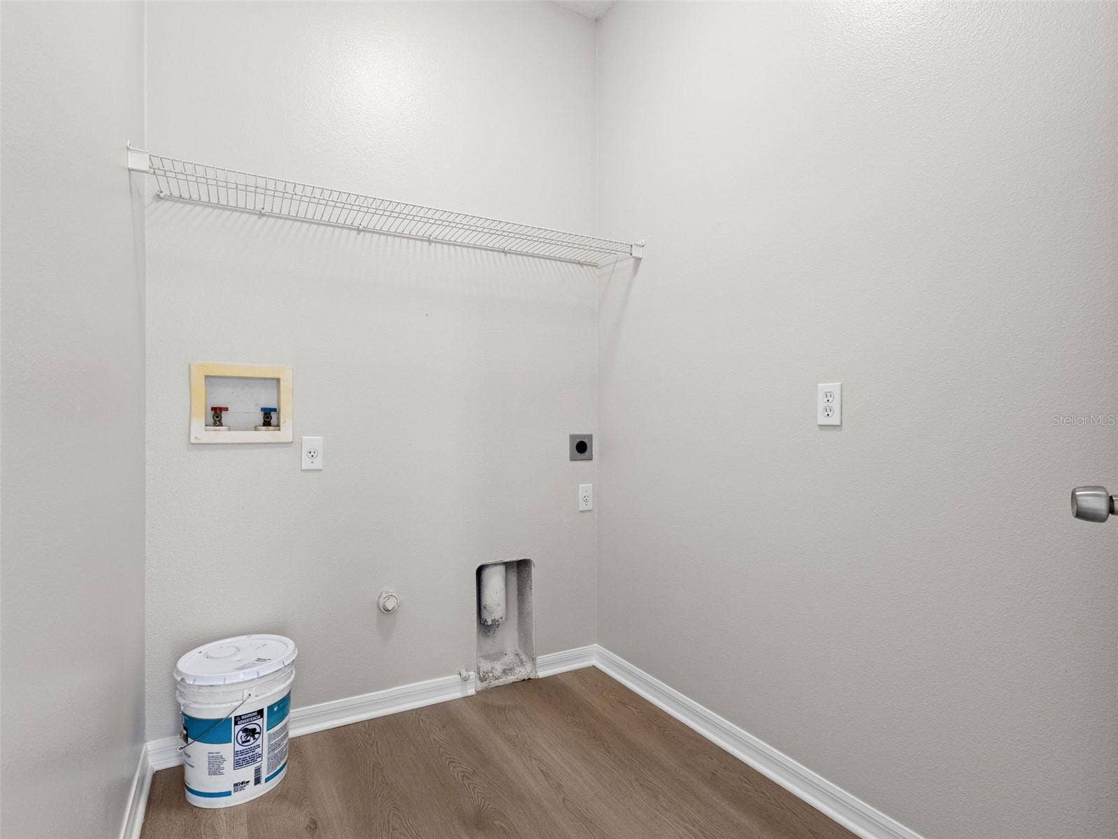 17912 HAVENVIEW LANE, Lutz, FL 33558 Laundry room attaches to Dinette. (does not attach to garage)