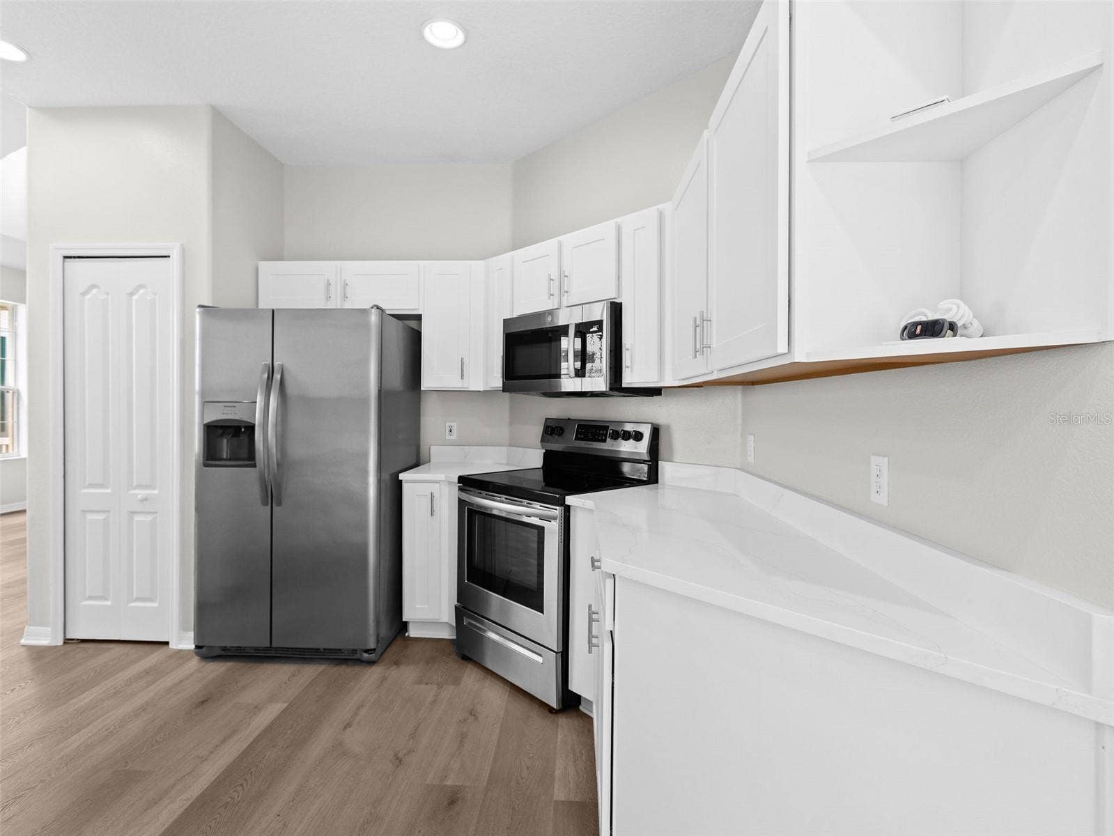17912 HAVENVIEW LANE, Lutz, FL 33558 Kitchen with stainless steel appliances