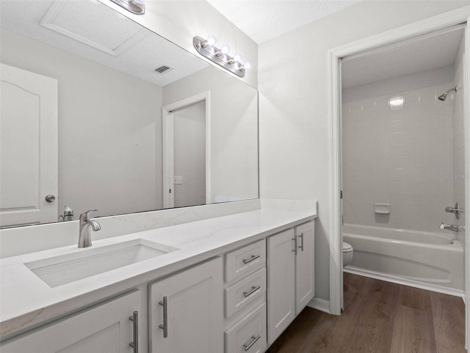 17912 HAVENVIEW LANE, Lutz, FL 33558 Upstairs bathroom with separate tub and toilet room attached