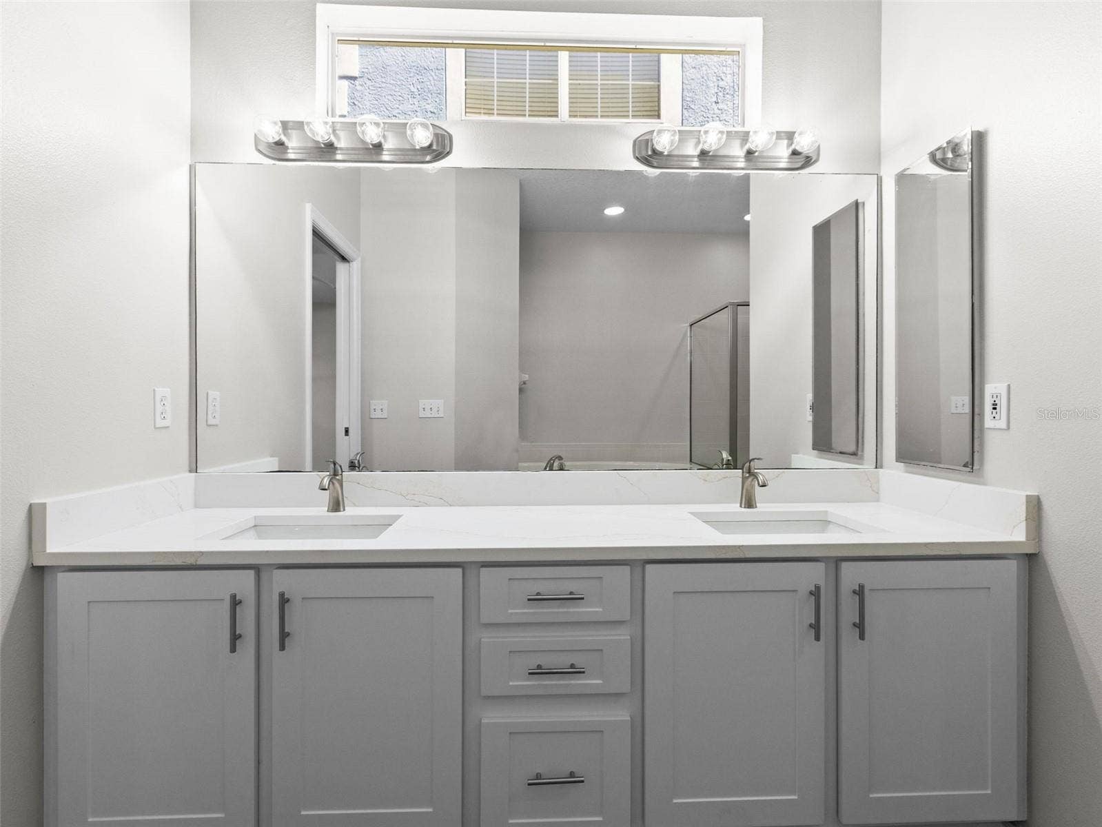 17912 HAVENVIEW LANE, Lutz, FL 33558 Primary bathroom with double vaninty sinks
