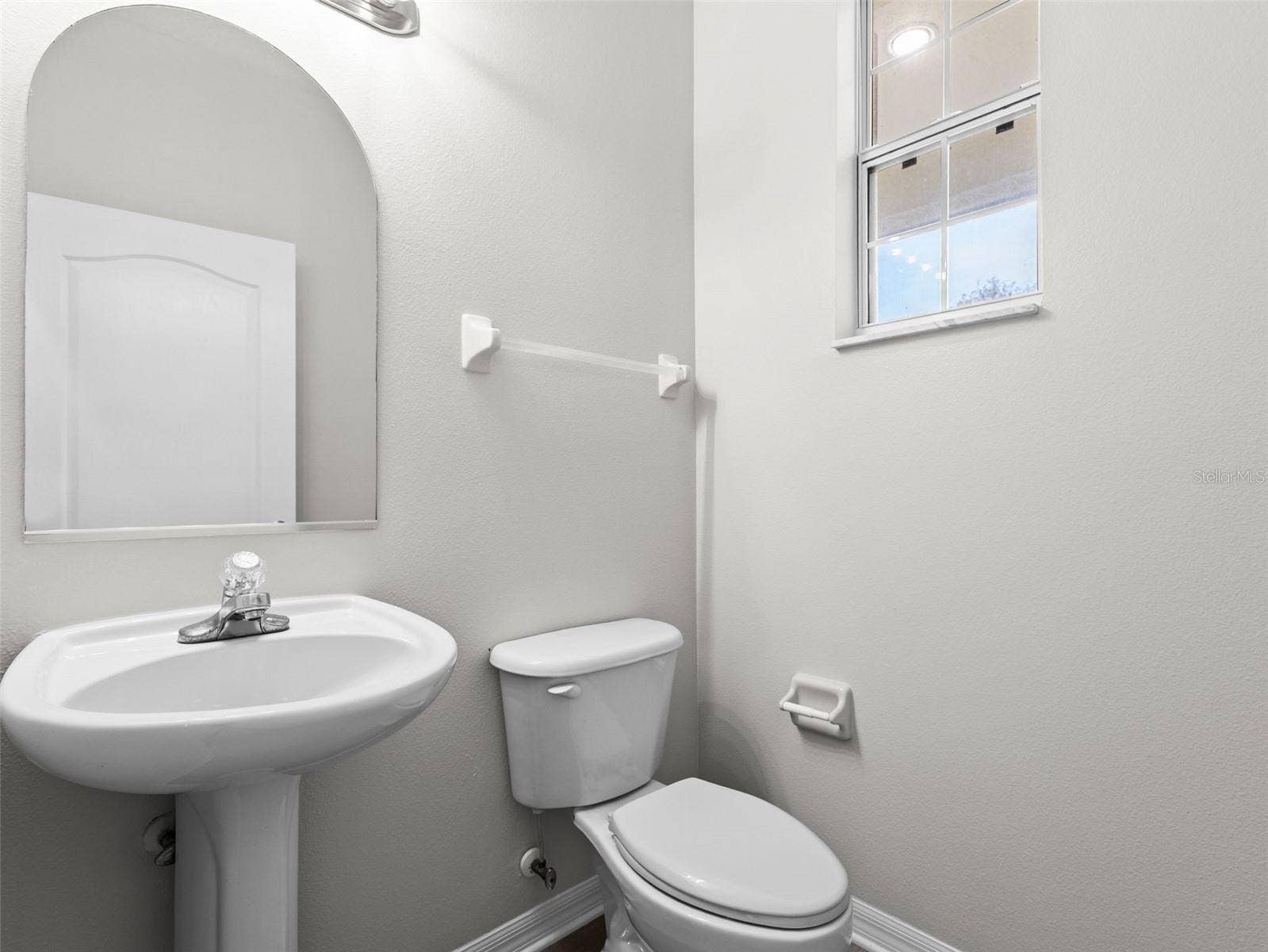 17912 HAVENVIEW LANE, Lutz, FL 33558 Downstairs half bath