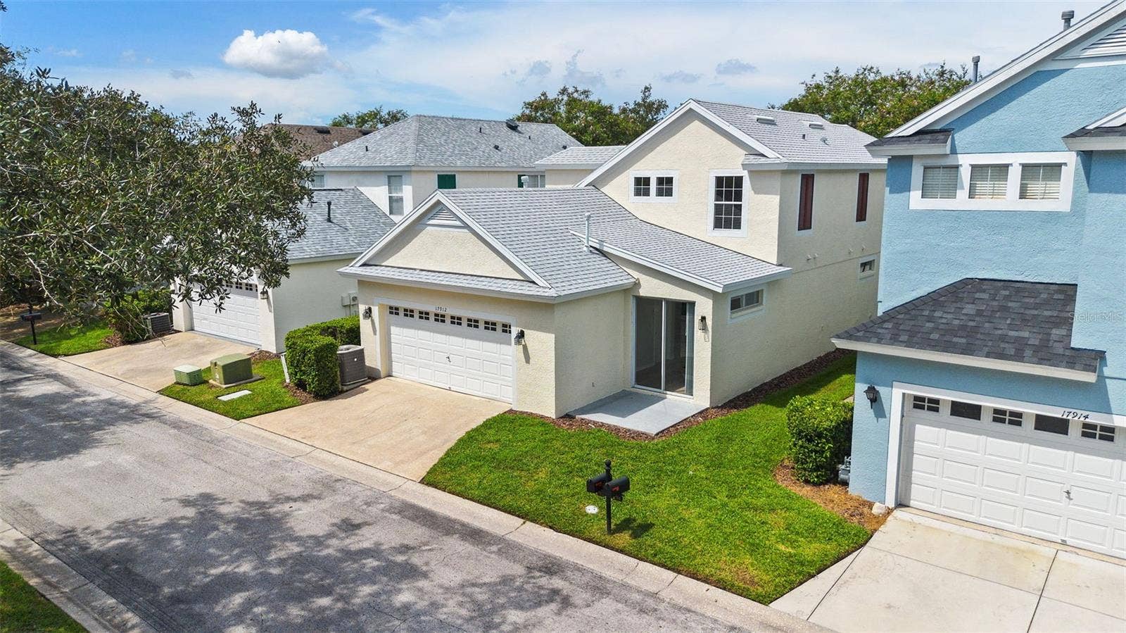 17912 HAVENVIEW LANE, Lutz, FL 33558 Rare entrance from Havenview