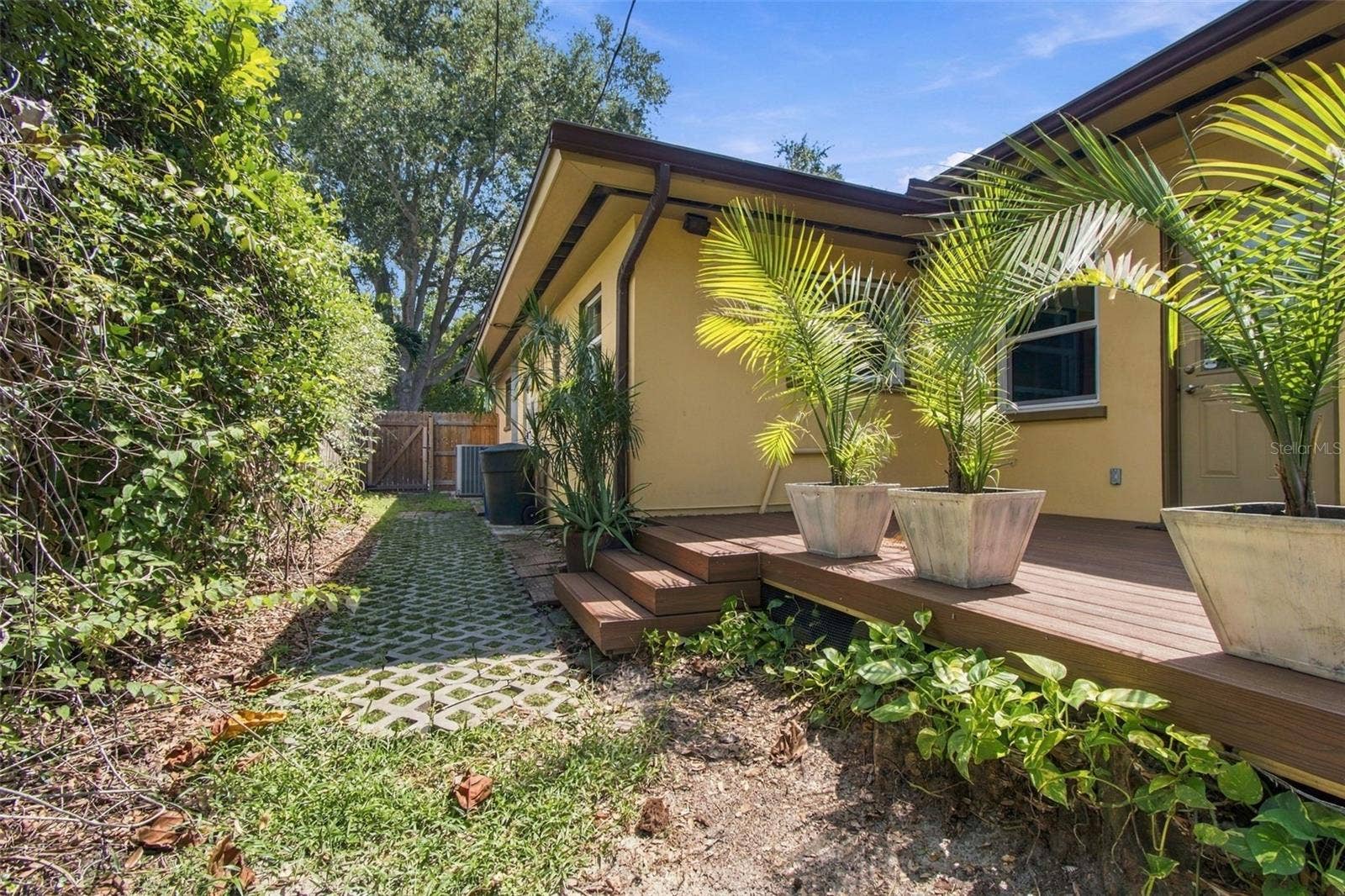 1612 SAN CHARLES DRIVE, Dunedin, FL 34698 1612 SAN CHARLES DRIVE, Dunedin, FL 34698