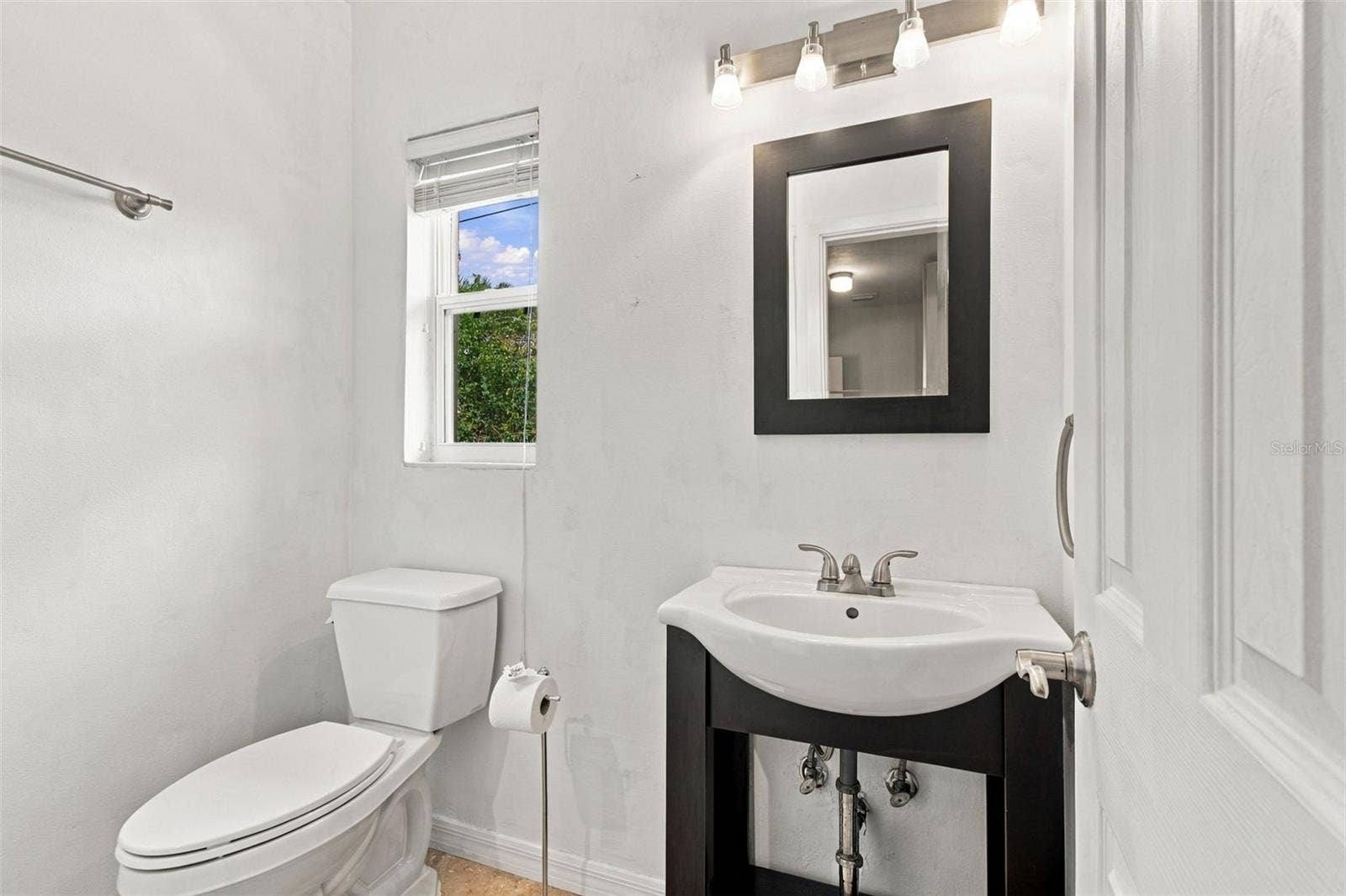 1612 SAN CHARLES DRIVE, Dunedin, FL 34698 1612 SAN CHARLES DRIVE, Dunedin, FL 34698