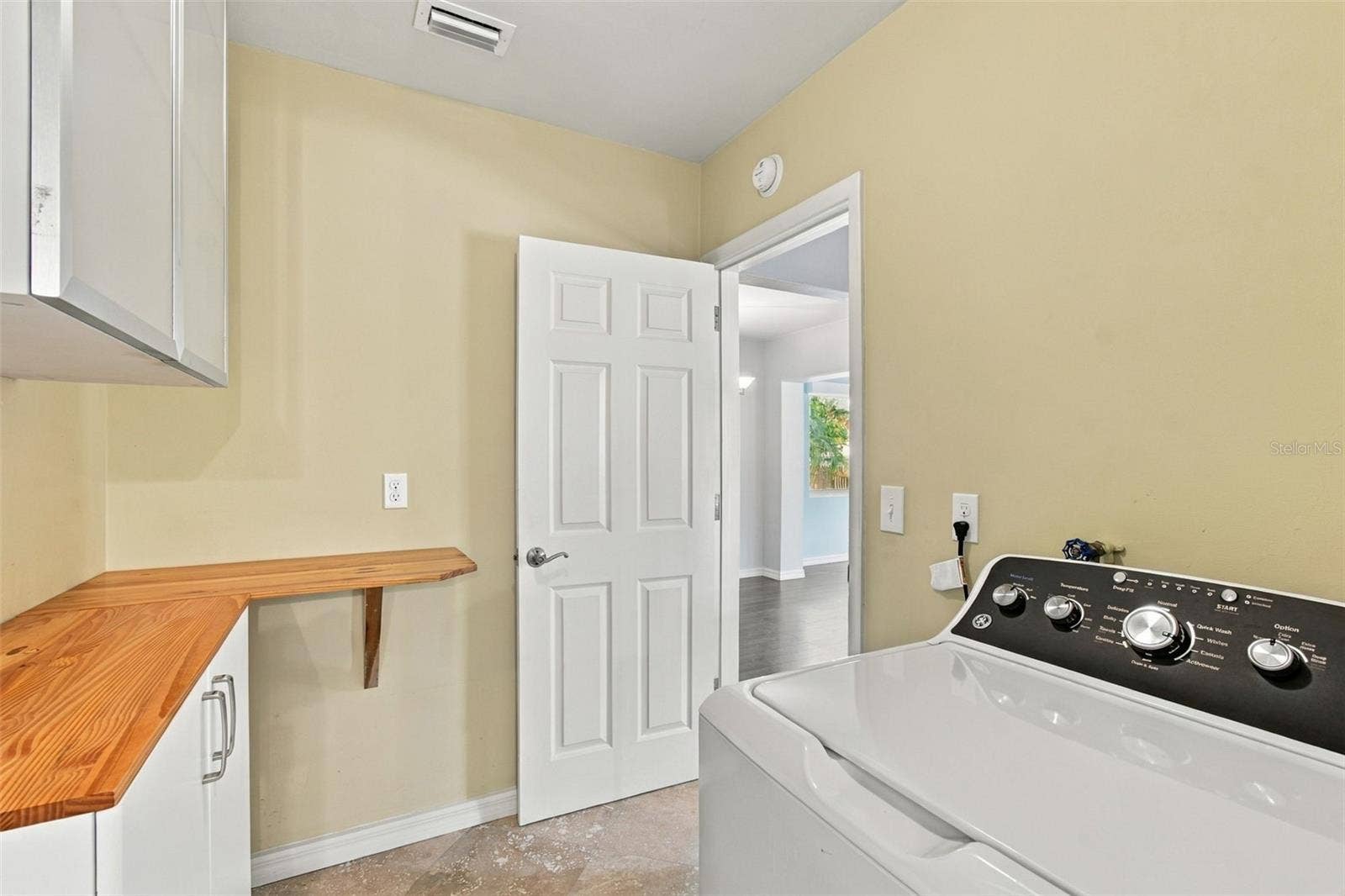 1612 SAN CHARLES DRIVE, Dunedin, FL 34698 Laundry Room