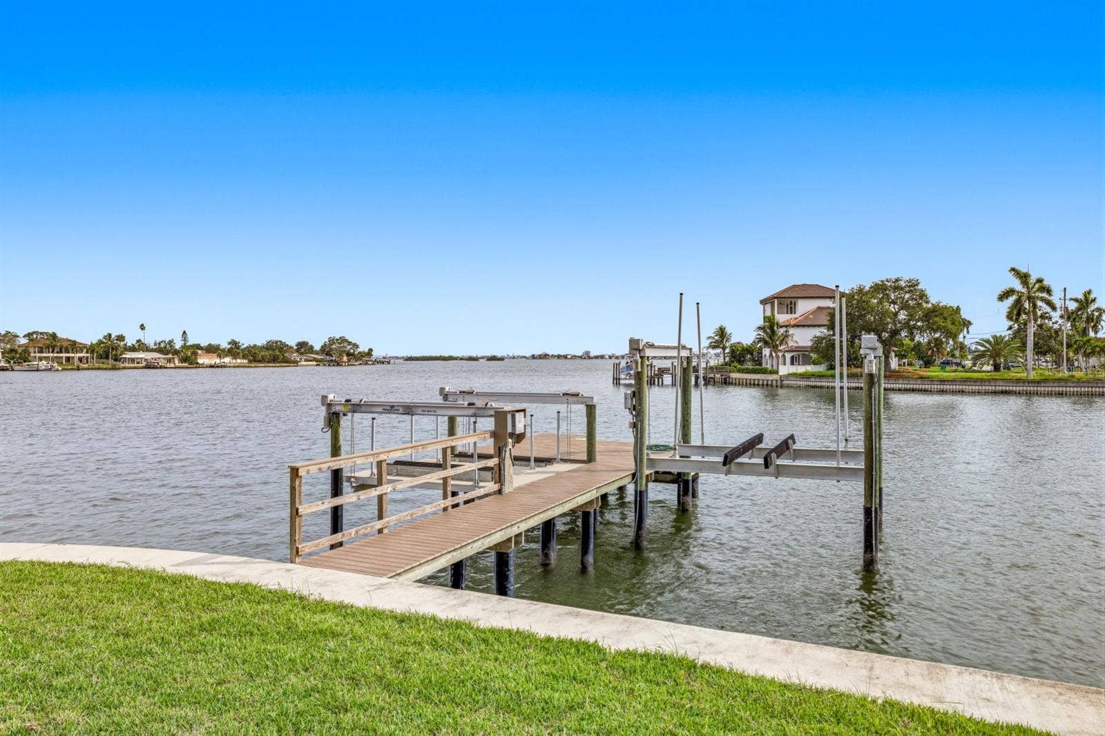 6503 DEBBIE LANE S, St Petersburg, FL 33707 6503 DEBBIE LANE S, St Petersburg, FL 33707