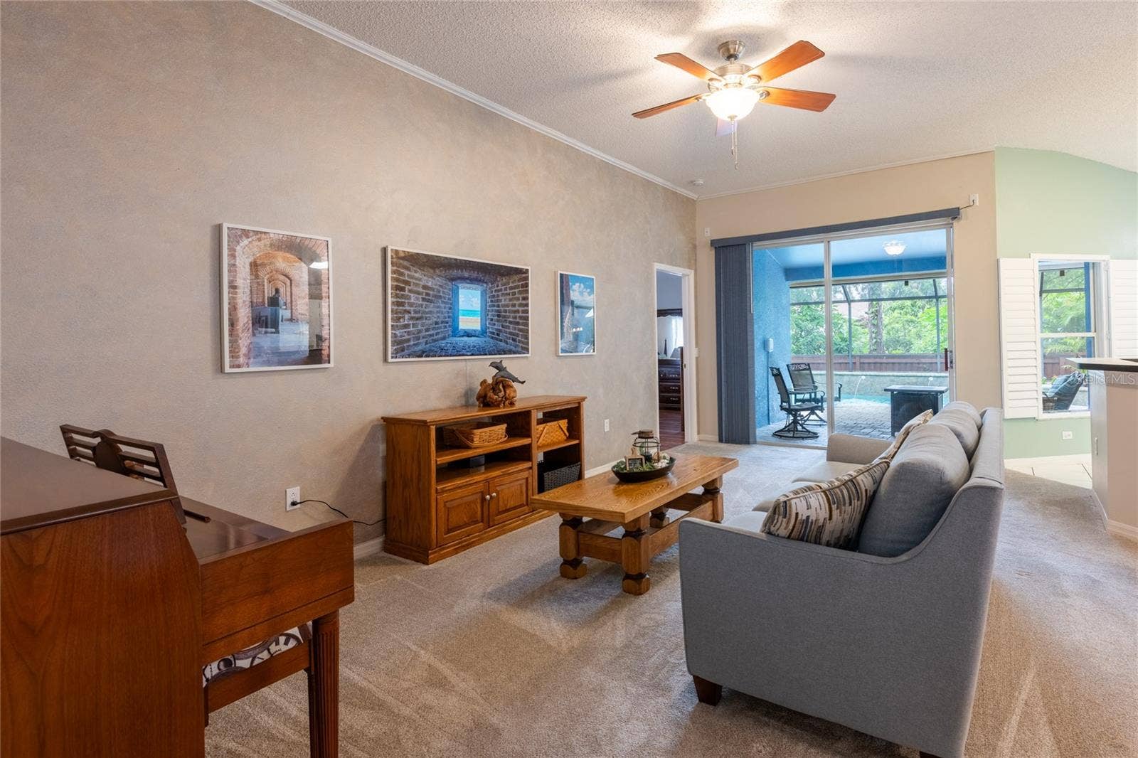 Open floor plan!