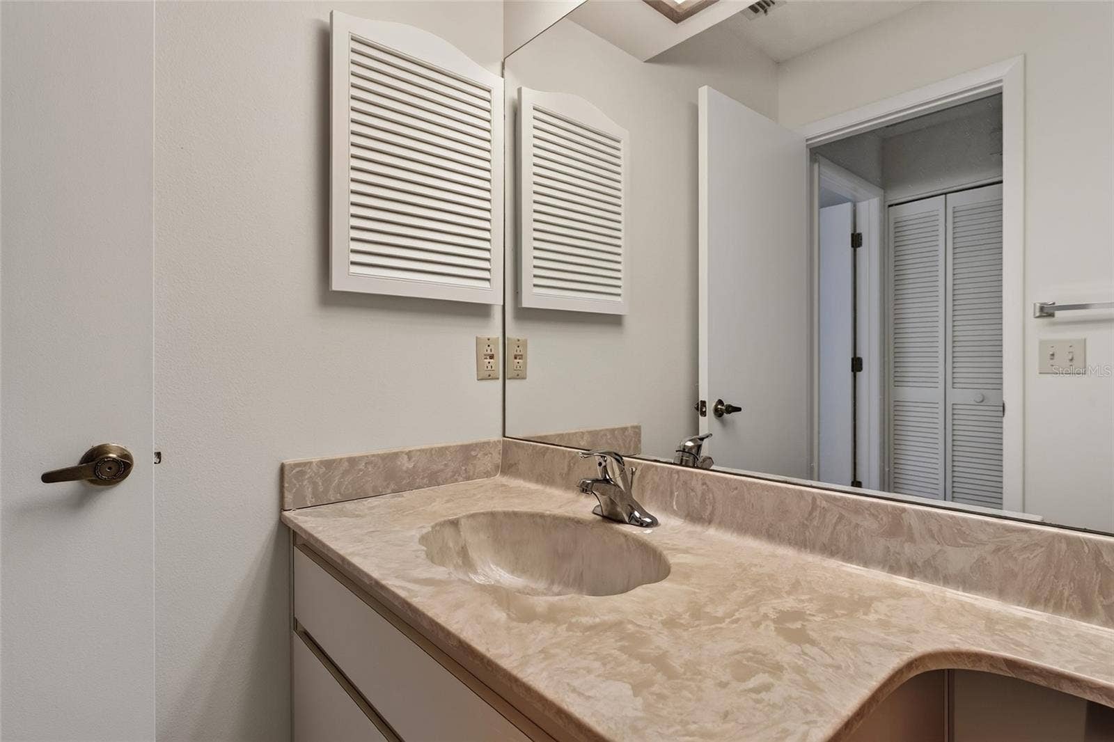 9545 DANVILLE COURT, #42, New Port Richey, FL 34655 Front Bathroom- 9545 Danville Court, #42, New Port Richey, FL 34655Wedgewood Village Condos in Heritage Lake