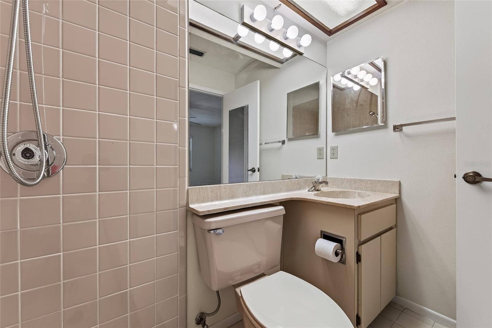 9545 DANVILLE COURT, #42, New Port Richey, FL 34655 Primary Bathroom- 9545 Danville Court, #42, New Port Richey, FL 34655Wedgewood Village Condos in Heritage Lake