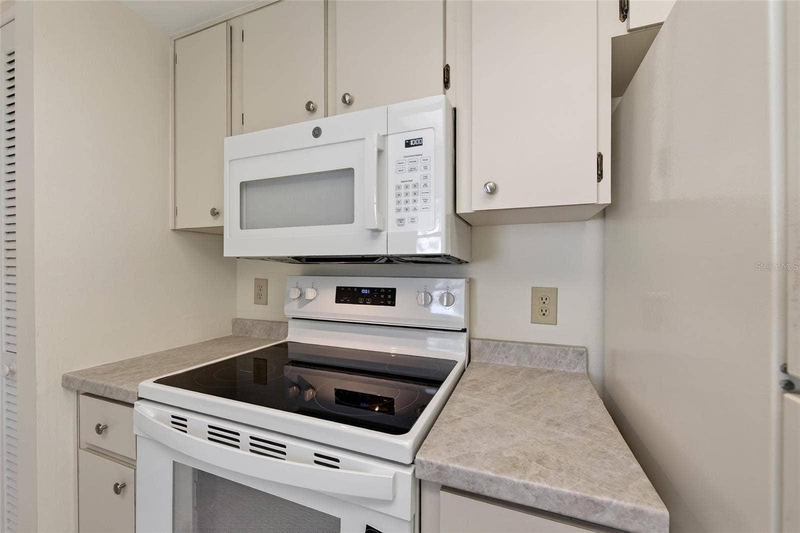 9545 DANVILLE COURT, #42, New Port Richey, FL 34655 Kitchen Area- 9545 Danville Court, #42, New Port Richey, FL 34655Wedgewood Village Condos in Heritage Lake