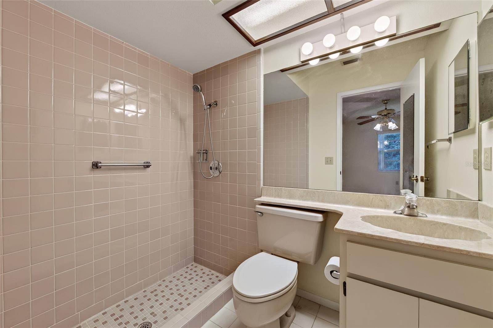 9545 DANVILLE COURT, #42, New Port Richey, FL 34655 Primary Bathroom- 9545 Danville Court, #42, New Port Richey, FL 34655Wedgewood Village Condos in Heritage Lake