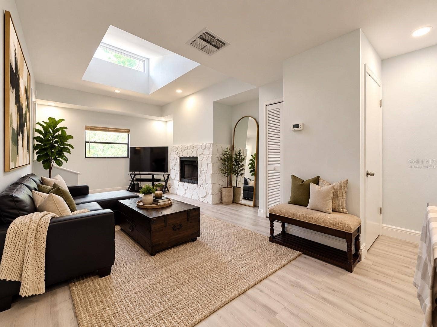 Living Area: Virtually staged