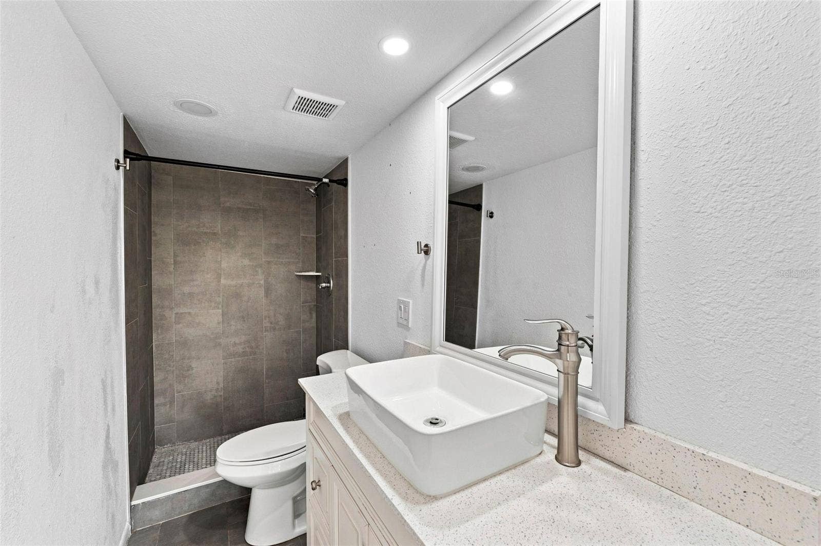1000 TARPON WOODS BOULEVARD, #302, Palm Harbor, FL 34685