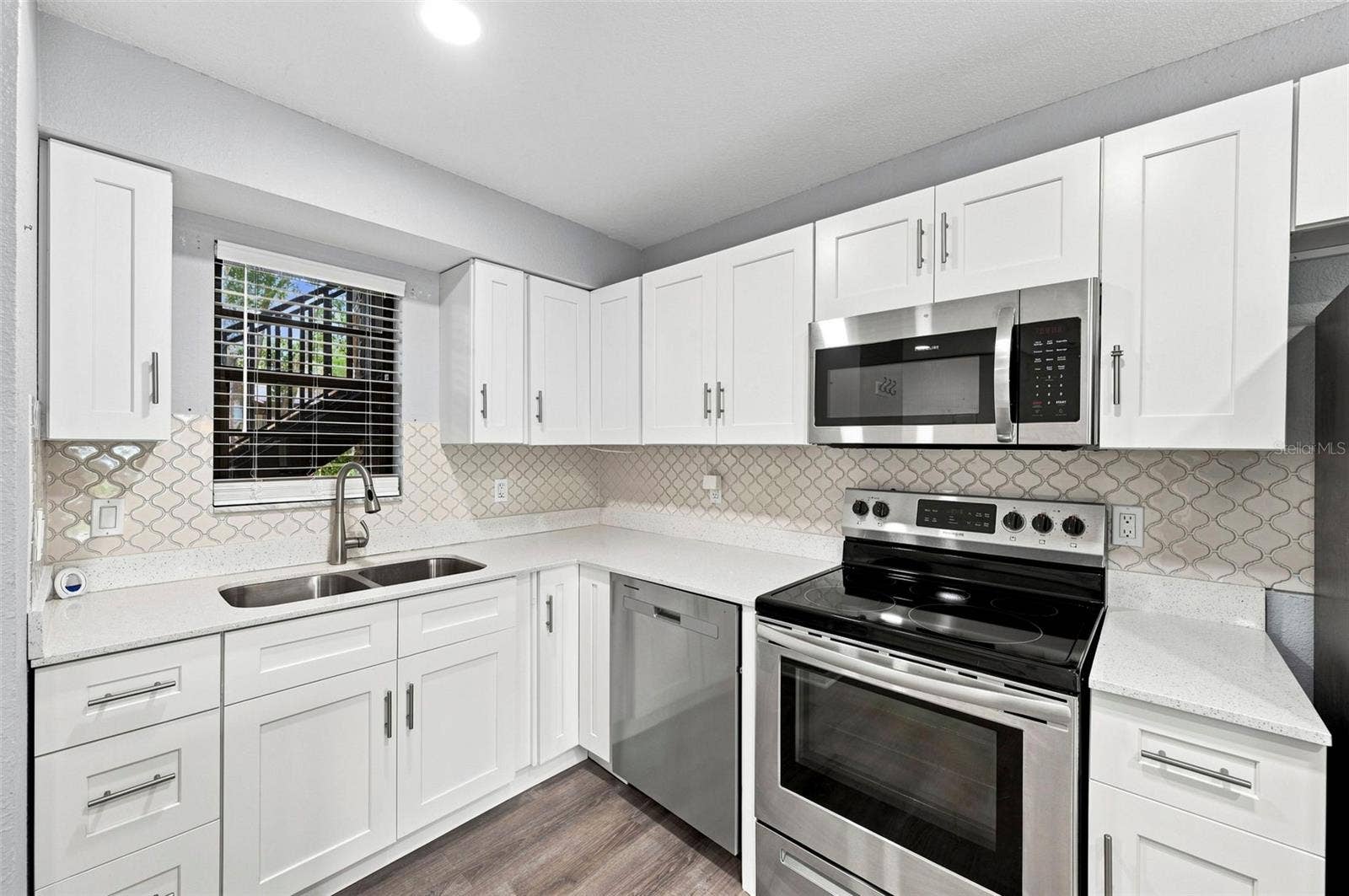 1000 TARPON WOODS BOULEVARD, #302, Palm Harbor, FL 34685