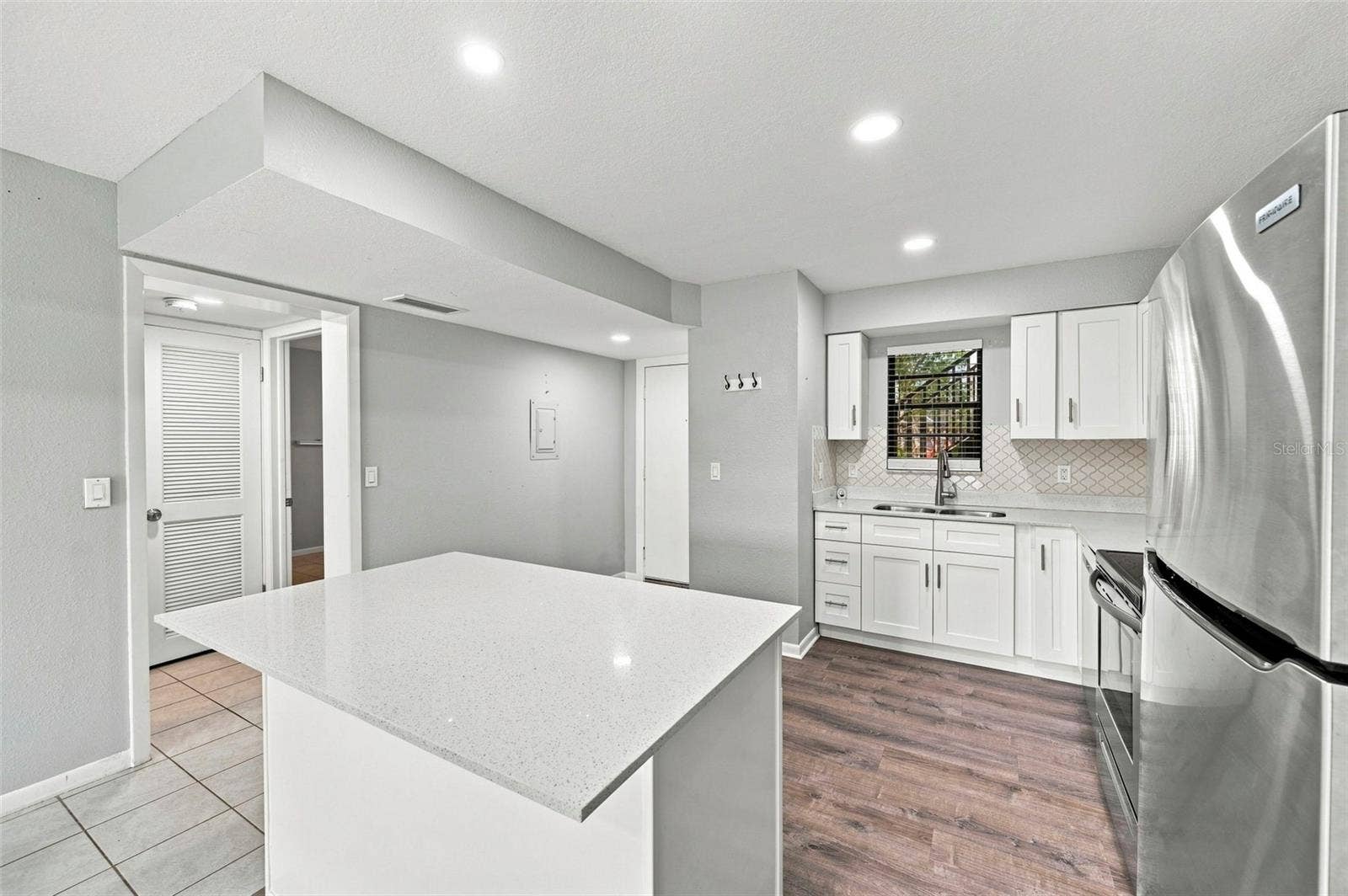 1000 TARPON WOODS BOULEVARD, #302, Palm Harbor, FL 34685