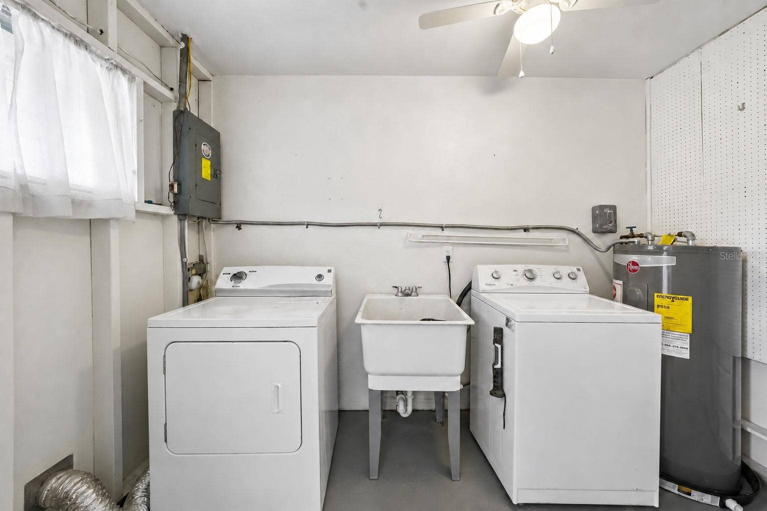 3700 59TH STREET N, St Petersburg, FL 33710 Laundry room unit 3700