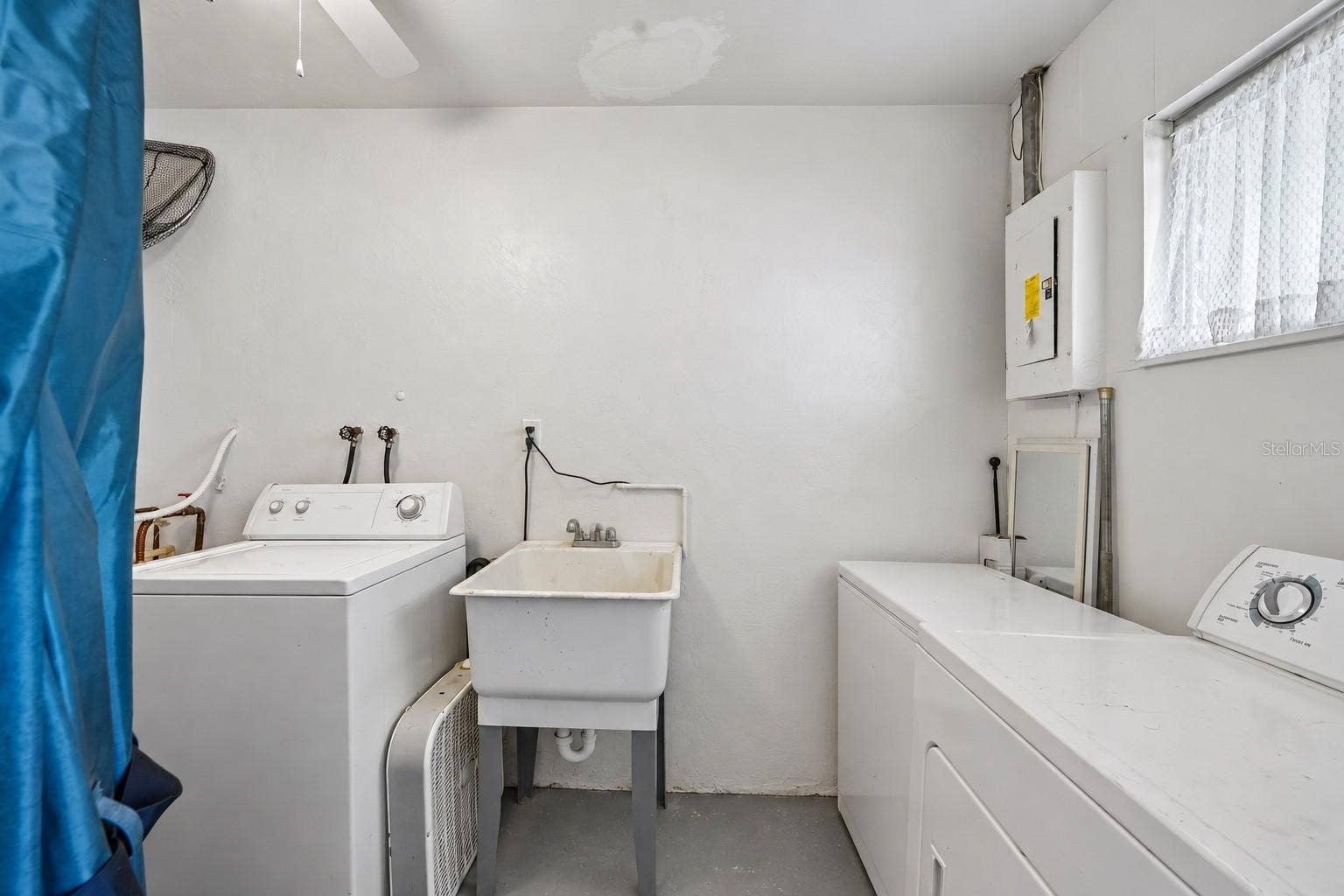 3700 59TH STREET N, St Petersburg, FL 33710 Laundry room unit 3702
