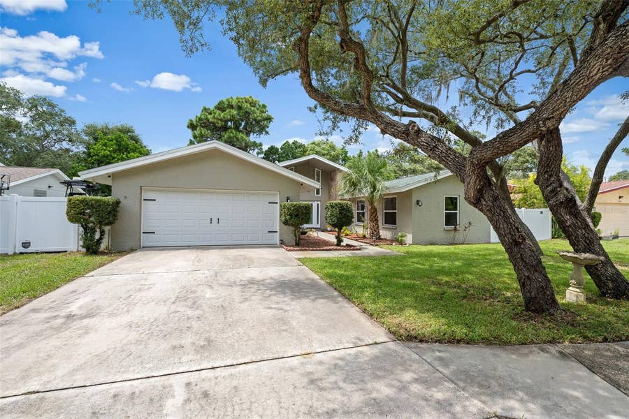 Property photo for 425 WAYFARER COURT, Tarpon Springs, FL