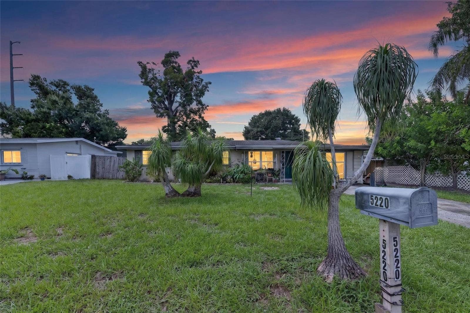 5220 55TH AVENUE N, St Petersburg, FL 33709 Welcome Home to 5220 55th Ave N.