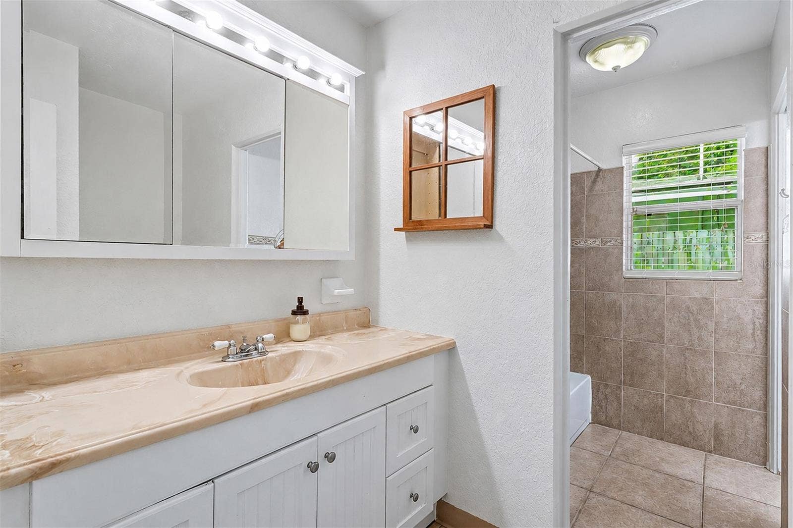 11399 80TH AVENUE, Seminole, FL 33772 11399 80TH AVENUE, Seminole, FL 33772